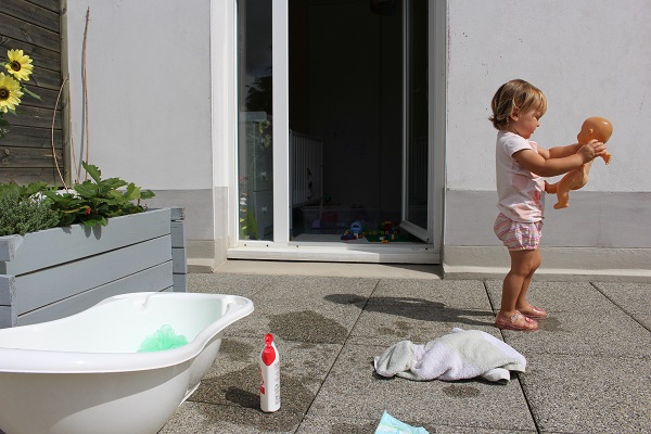 Maman Nougatine Activité: le bain du poupon. - Maman Nougatine