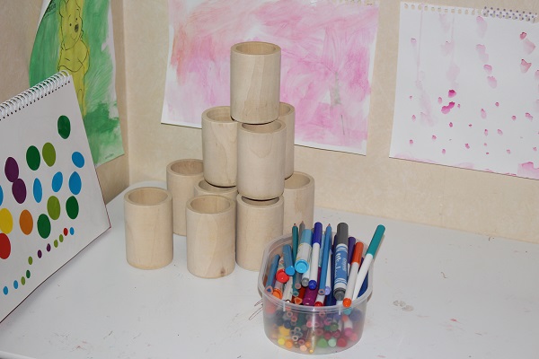 DIY: les pots à crayons [façon Montessori]. - Maman Nougatine