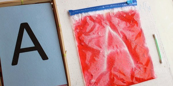 Fabrication de sacs sensoriels {DIY} {Activité pour enfants} - La