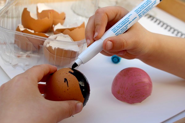 Maman Nougatine DIY: les maxi œufs surprises de Pâques. - Maman