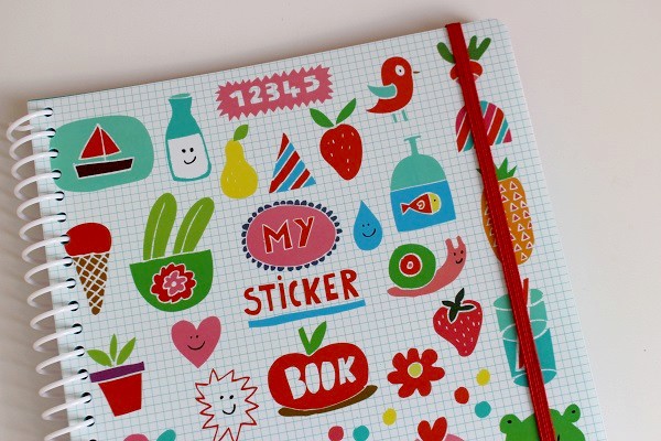 Maman Nougatine Un sticker book pour s'amuser avec les