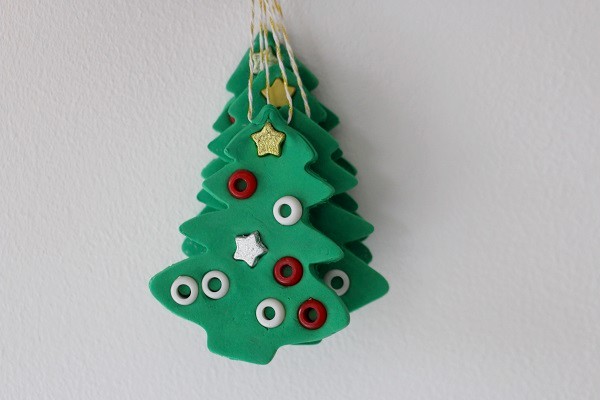 DIY enfant : décorations de Noël en pâte autodurcissante