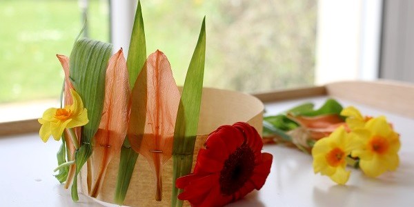 Décorer un pot de fleurs en pâte autodurcissante pour la Fête des Mamans  (et une jolie carte fleurie) 