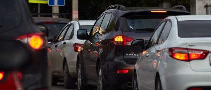 5 jeux à faire en famille dans les bouchons